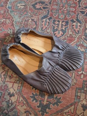 Chocolat Blu Cam pintuck leather ballet flats  Size 8.5